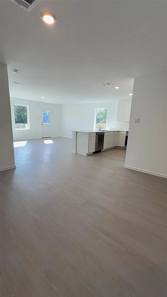 Foto del edificio - 327 Parkin Ct
