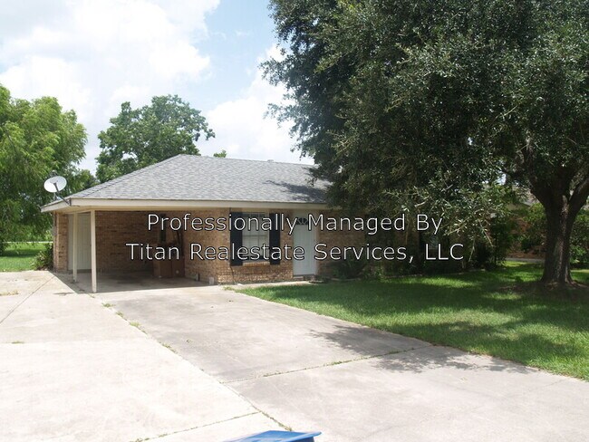 Building Photo - 118 Burrow Dr