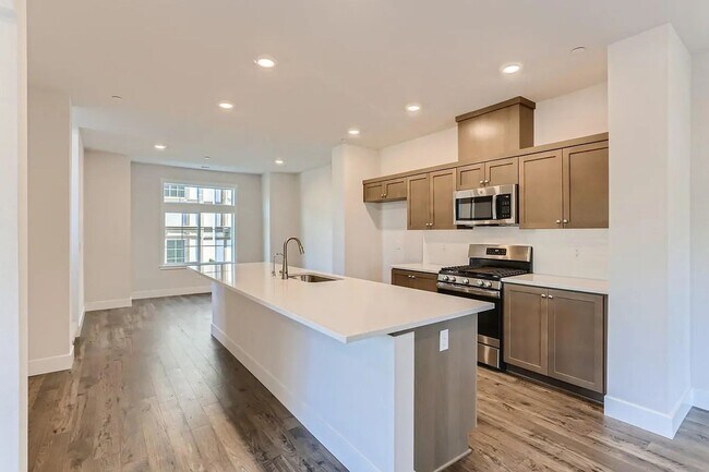 Foto del edificio - 16050 NW Frog Lane ~ Striking Bethany Town...