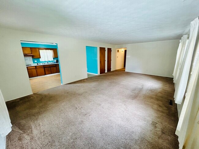 Gran sala de estar - 3131 Hassler St