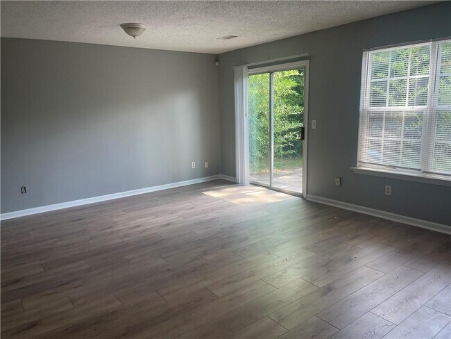 Foto del edificio - End unit in Creekview Commons