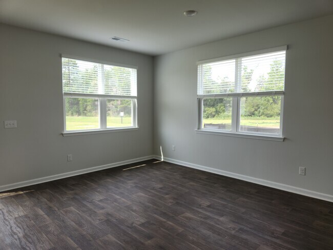 Foto del edificio - 321 Bluebell Way