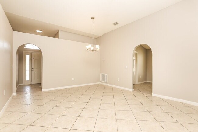 Building Photo - 433 Regal Downs Cir