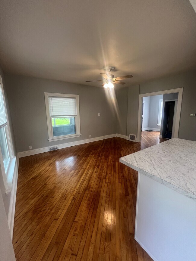 Large living room - 730 E Burlington St