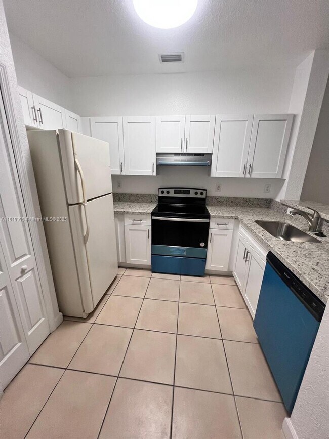 Foto del edificio - 7040 NW 177th St