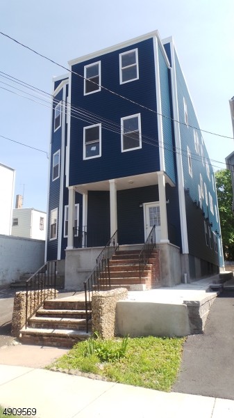 Building Photo - 951 Chancellor Ave