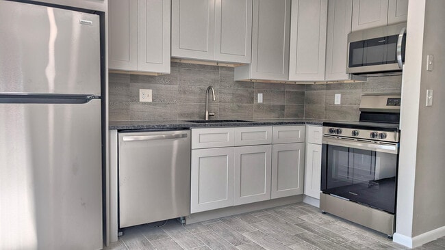 Building Photo - 9216 E Highland Pines Blvd