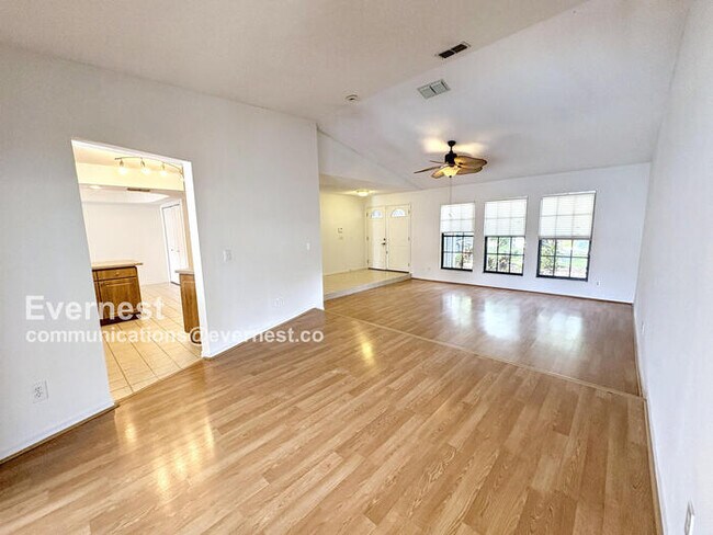 Foto del edificio - 2604 Sablewood Dr