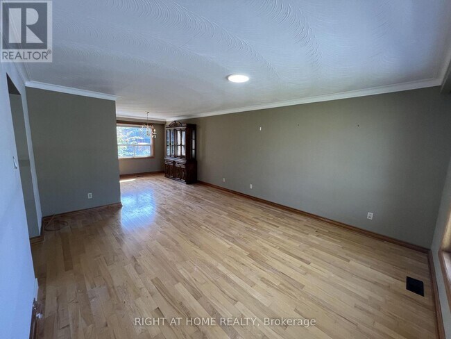 Building Photo - 9 Dewlane Dr