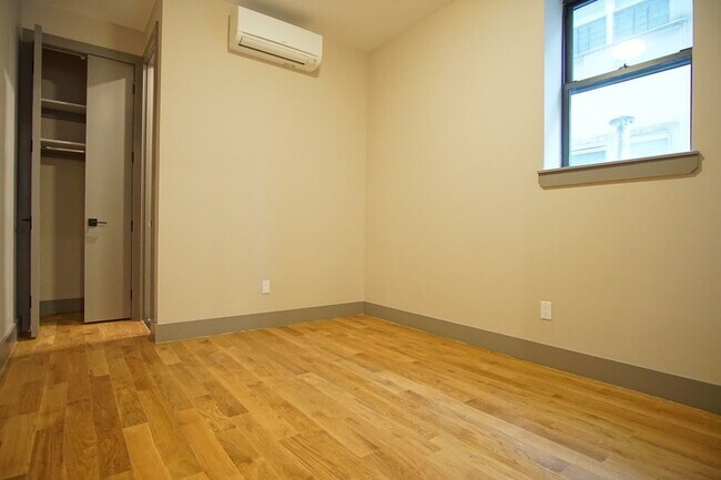 Building Photo - 213 Troy Ave