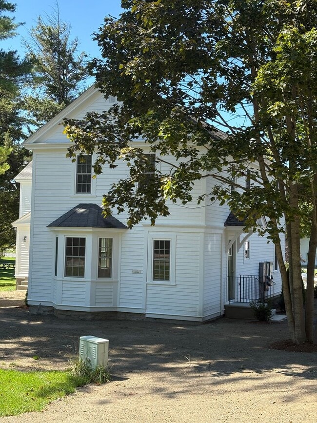Building Photo - 68 Kemble St