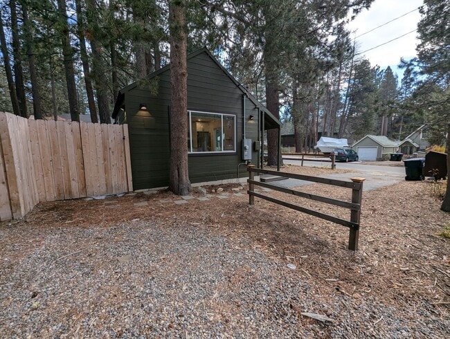 Building Photo - 1061 Reno Ave