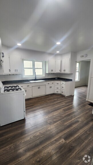 Building Photo - 129 Maple Ave