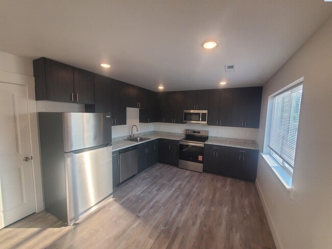 Building Photo - New duplex for rent