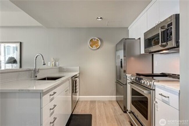 Photo - Downtown 1 Bedroom View Condo 24 hour Conc...