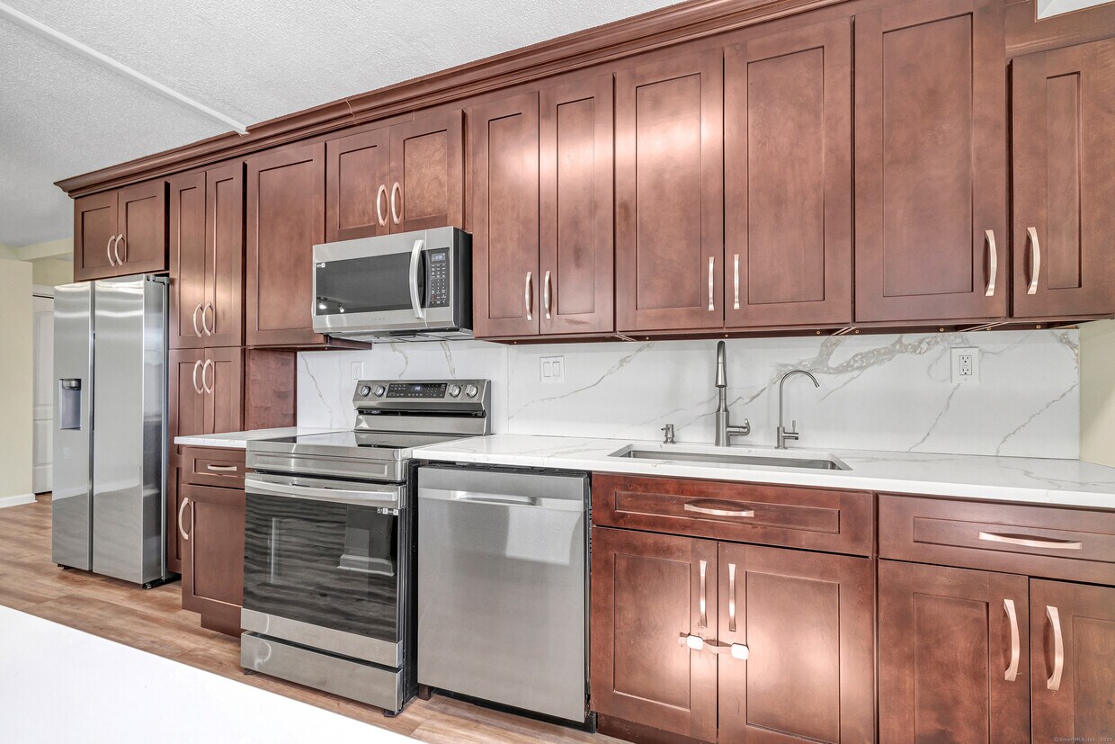 44 Strawberry Hill Ave Unit 6J, Stamford, CT 06902 - Condo