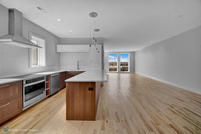 Building Photo - 2851 N Clybourn Ave