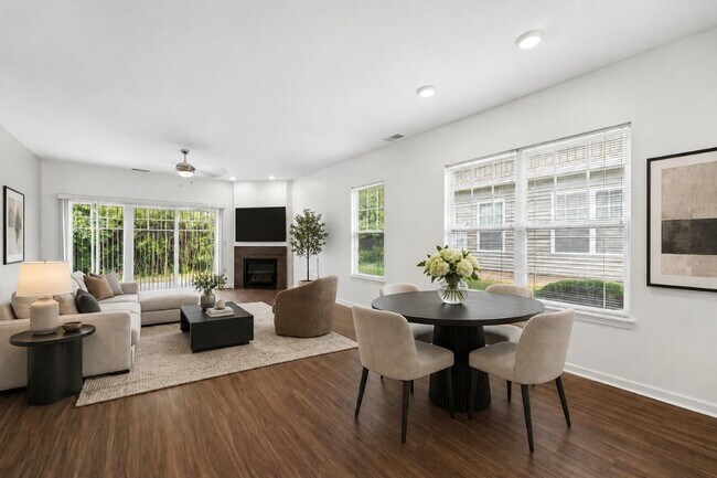 Foto del edificio - The Links at CenterPointe Townhomes