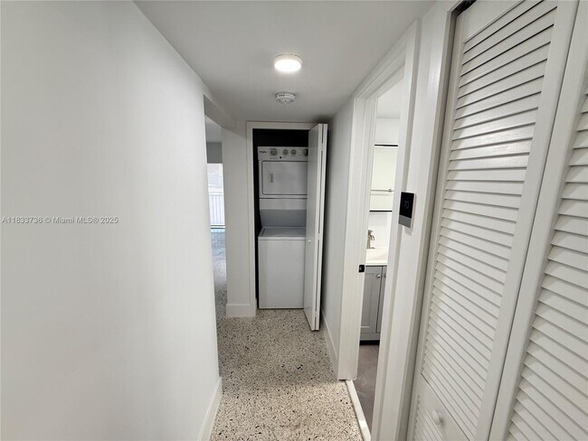 Building Photo - 180 NE 57th St