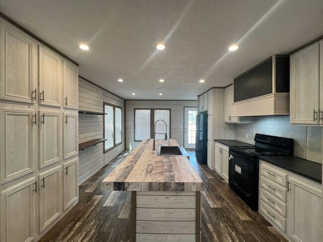 Building Photo - 4742 US-70