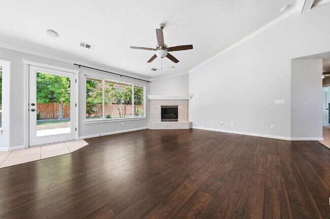Foto del edificio - Very clean move in ready dog friendly