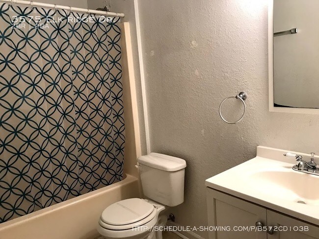 Building Photo - 2bedroom, 1.5 bath townhome, walkout basement