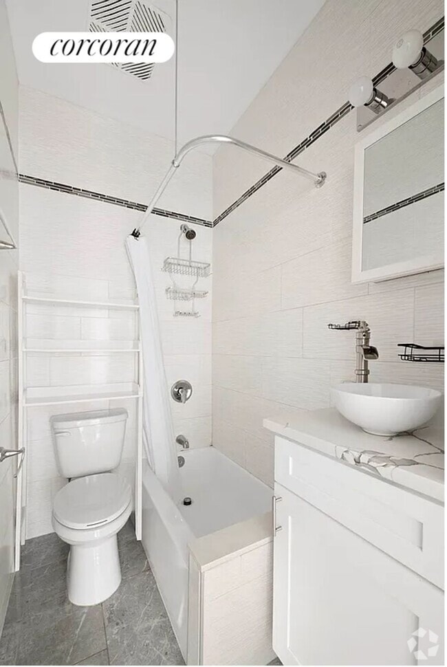 Building Photo - 47 W 71st St
