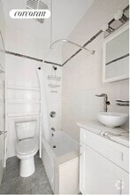 Building Photo - 47 W 71st St