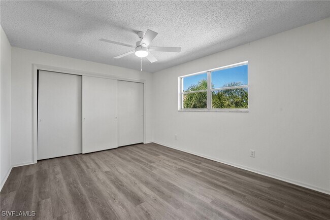 Foto del edificio - 1560 Colonial Blvd