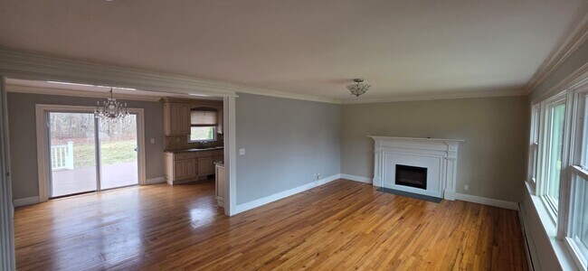 Foto del edificio - Single Family Home in Trumbull for Rent