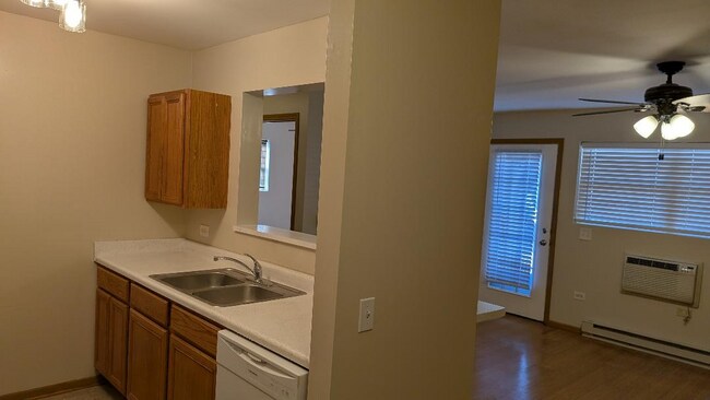 Foto del edificio - 430 Cunat Blvd.