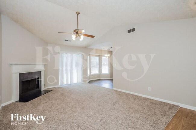 Foto del edificio - 6165 Pembroke Dr