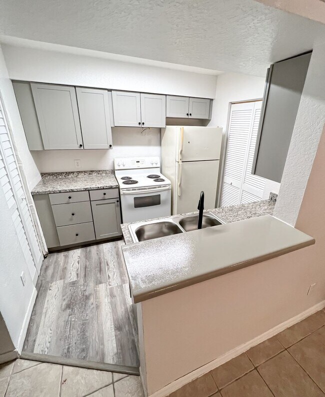 1023 S Hiawassee Rd Unit TW4013, Orlando, FL 32835 Room for Rent in Orlando, FL