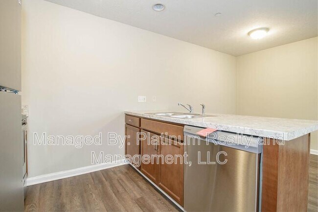 Building Photo - 1640-B Golf Club Ln