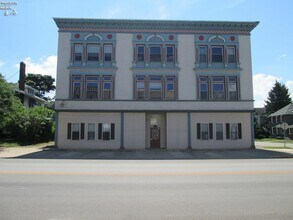 Building Photo - 934 W Washington St