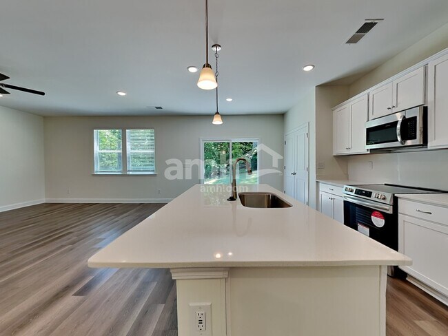 Foto del edificio - 6075 Rosemore Ln
