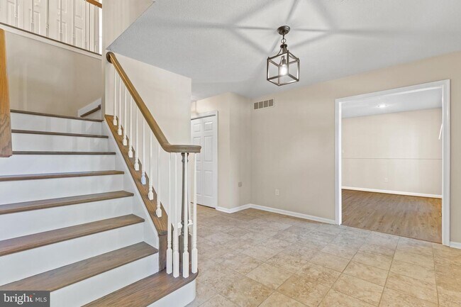 Building Photo - 724 Treys Dr