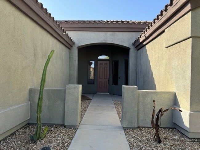 Foto del edificio - Laughlin Ranch 3 BR Large fenced Yard, 3 car-Boat Deep Garage Gated Entry on Parkway