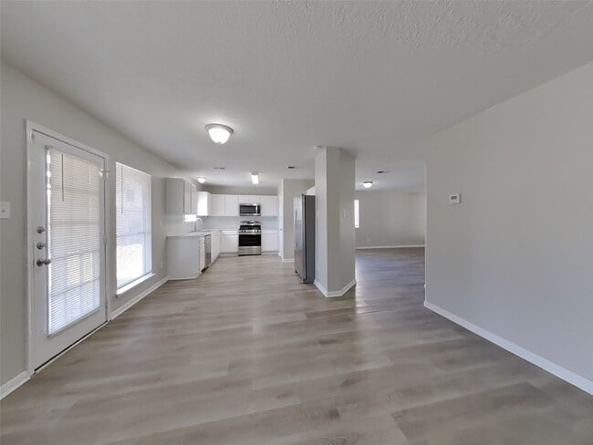 Foto del edificio - 19907 Big Timber Dr