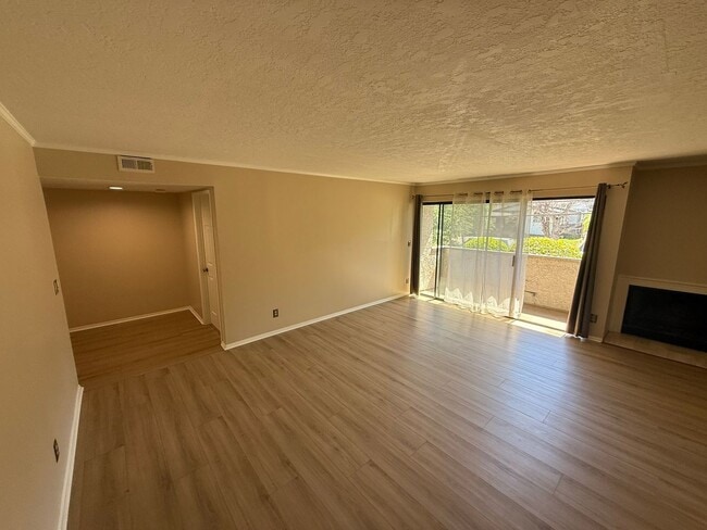Building Photo - Amazing South Pasadena Condo in Prime Location!