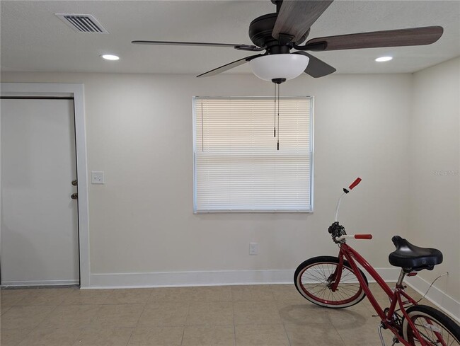 Foto del edificio - 8104 N 18th St