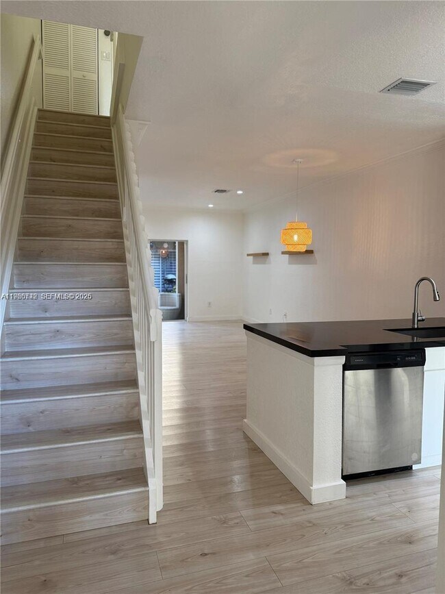 Foto del edificio - 5779 NW 116th Ave