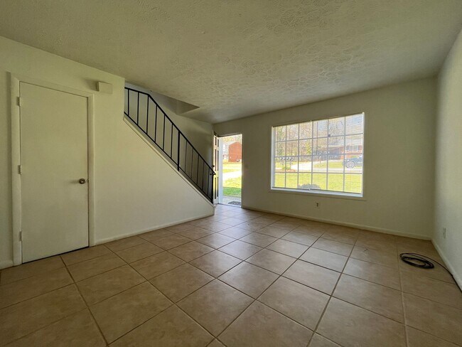 Foto del edificio - OPEN HOUSE: Spacious 2bd/1ba Across from Buford High School!
