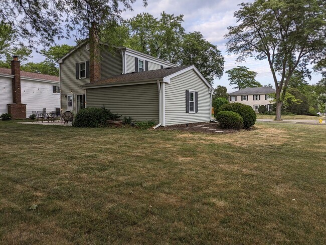 Foto del edificio - 4162 Longmeadow Rd