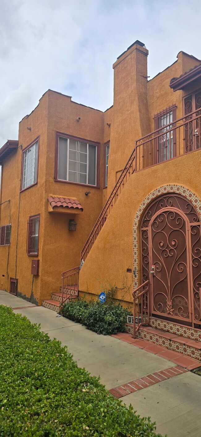 Foto del edificio - 1039 Meadowbrook Ave