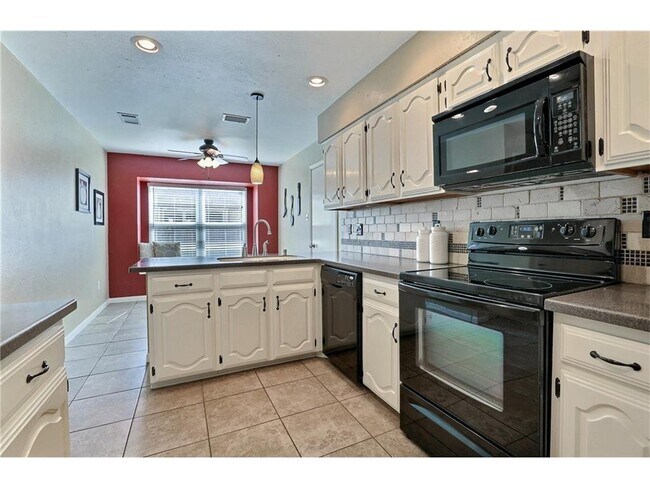 Building Photo - 502 Overland Dr
