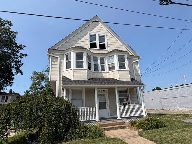 Building Photo - 37805 Vine St