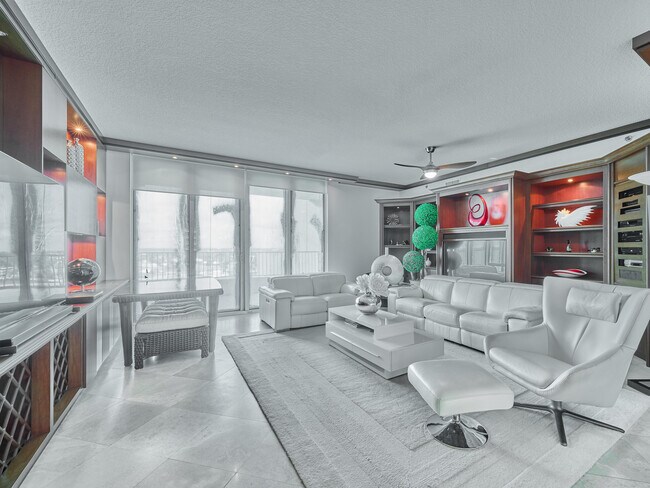 Foto del edificio - 3720 S Ocean Blvd