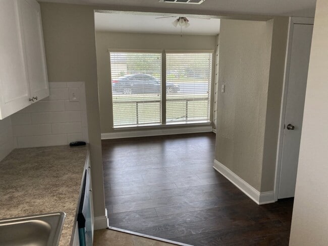 Foto del edificio - 4411 Teri Rd