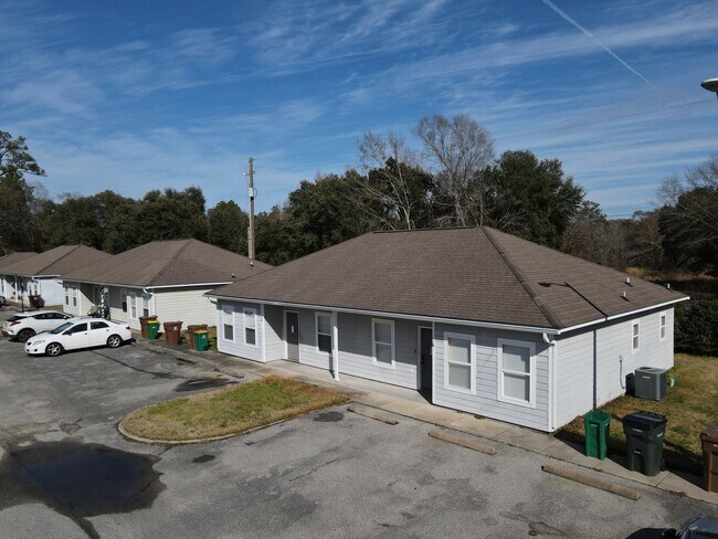 Building Photo - 14055 John Clark Rd